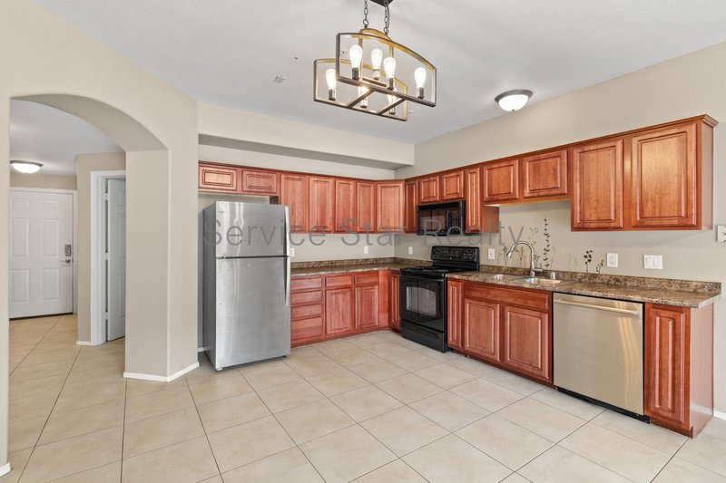 920 E Devonshire Ave Unit 2024 property image