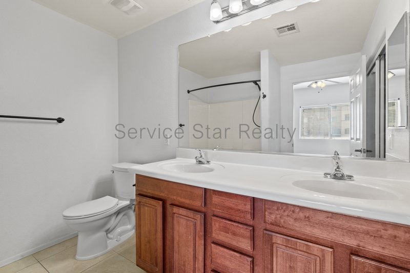 920 E Devonshire Ave Unit 2024 property image