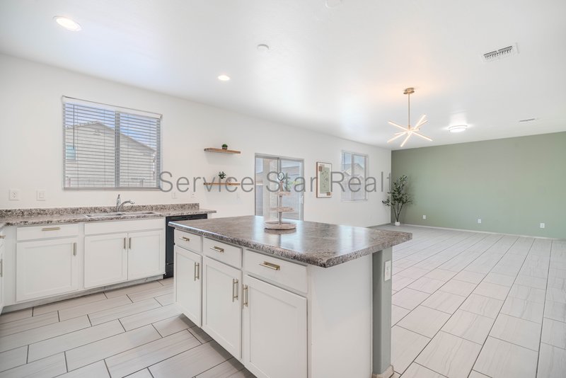 Spectacular 4 bed. 3 bath in Tolleson! property image