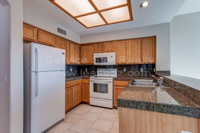 Beautiful 3BR 2.5BA Avondale Home in Gated Community property image