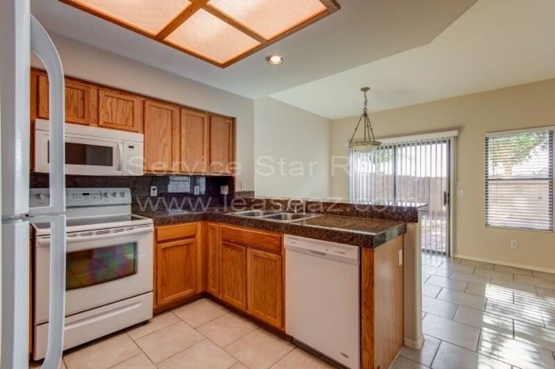 Beautiful 3BR 2.5BA Avondale Home in Gated Community property image
