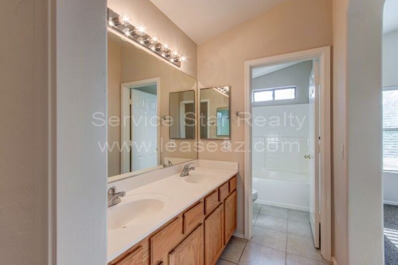 Beautiful 3BR 2.5BA Avondale Home in Gated Community property image