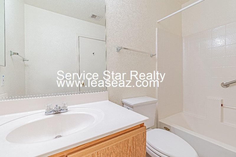 2 Bed/2 Bath Home in Surprise! property image