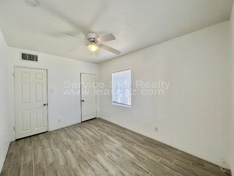 Cute Three Bedroom Home in Central Phoenix with Detached Garage! property image