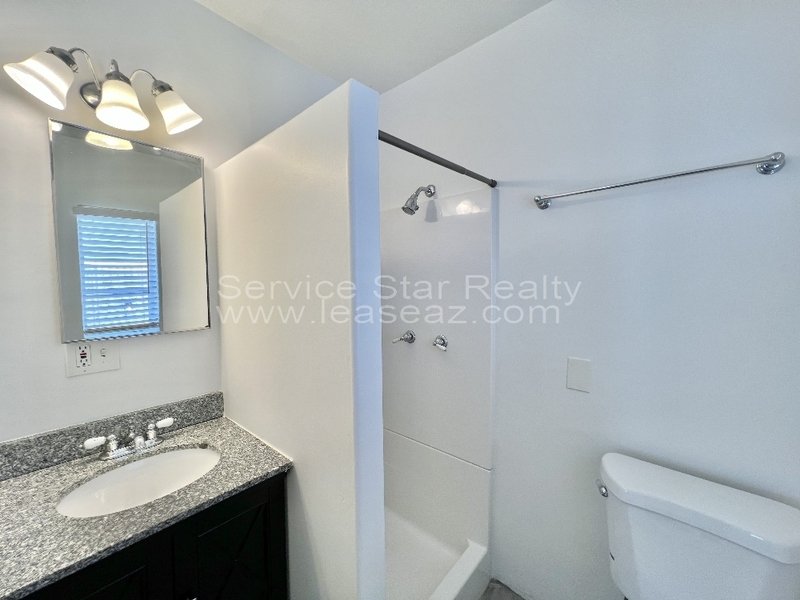 Cute Three Bedroom Home in Central Phoenix with Detached Garage! property image