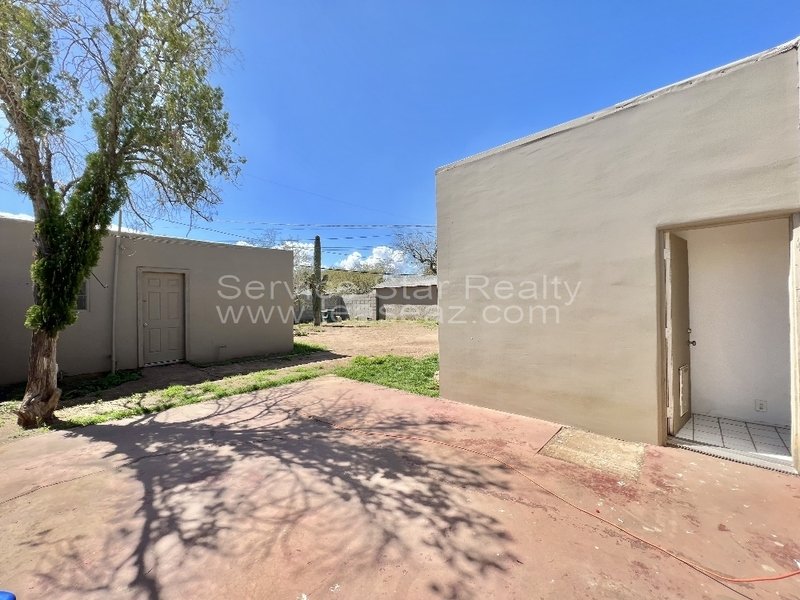 Cute Three Bedroom Home in Central Phoenix with Detached Garage! property image