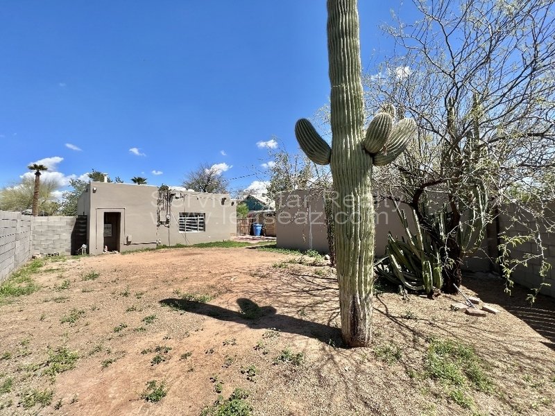 Cute Three Bedroom Home in Central Phoenix with Detached Garage! property image