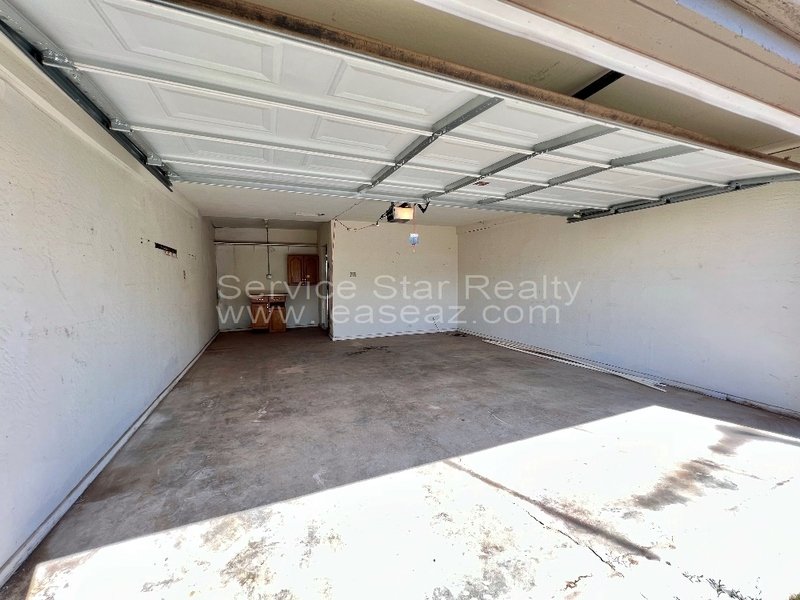 Cute Three Bedroom Home in Central Phoenix with Detached Garage! property image