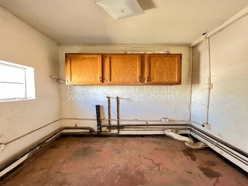 Cute Three Bedroom Home in Central Phoenix with Detached Garage! property image