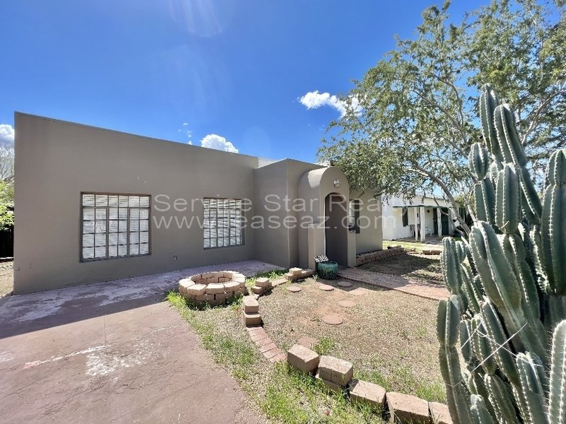 Cute Three Bedroom Home in Central Phoenix with Detached Garage! property image