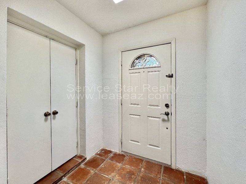 Cute Three Bedroom Home in Central Phoenix with Detached Garage! property image