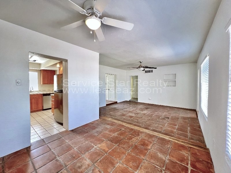 Cute Three Bedroom Home in Central Phoenix with Detached Garage! property image