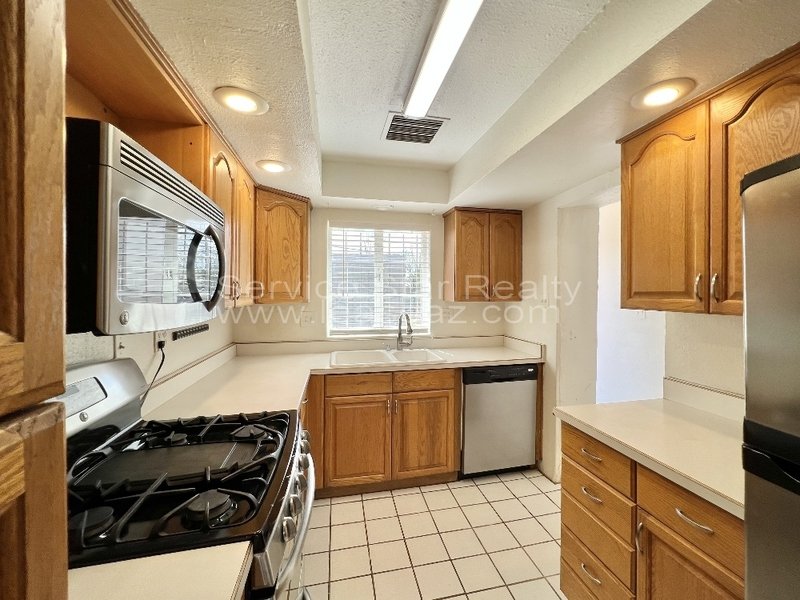 Cute Three Bedroom Home in Central Phoenix with Detached Garage! property image