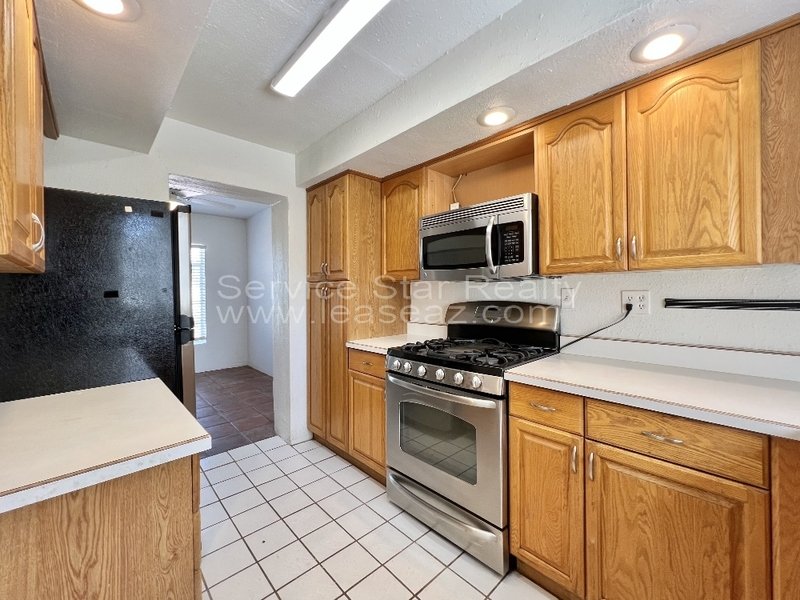 Cute Three Bedroom Home in Central Phoenix with Detached Garage! property image