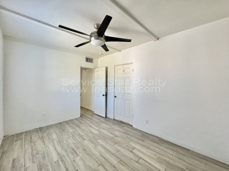 Cute Three Bedroom Home in Central Phoenix with Detached Garage! property image