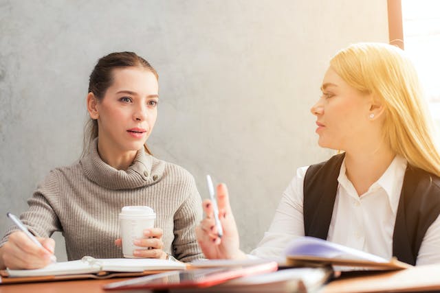 landlord-talking-to-a-professional